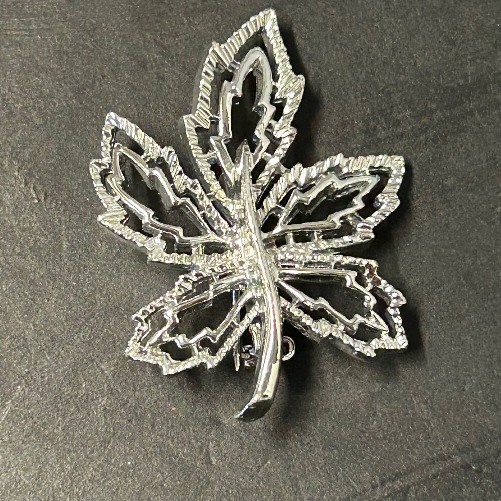 Vintage‎ Gerry's Silver Tone Maple Leaf Brooch
